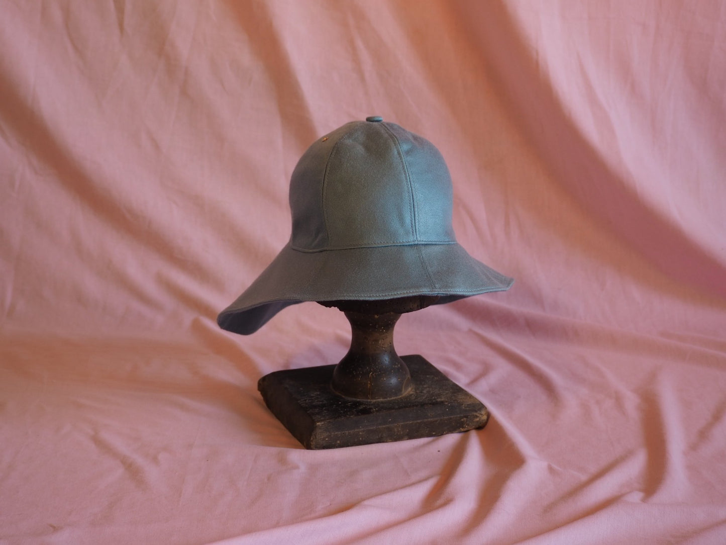 Capeline | Bleu satin - Sauvé | *sur tous les fronts