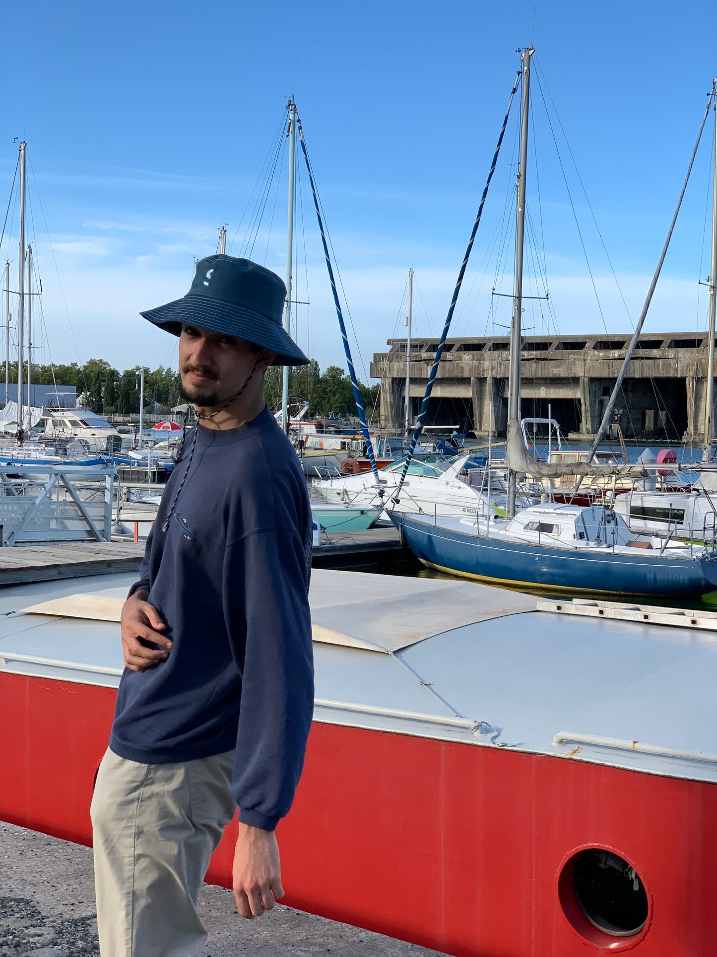 Aventurier bleu marine